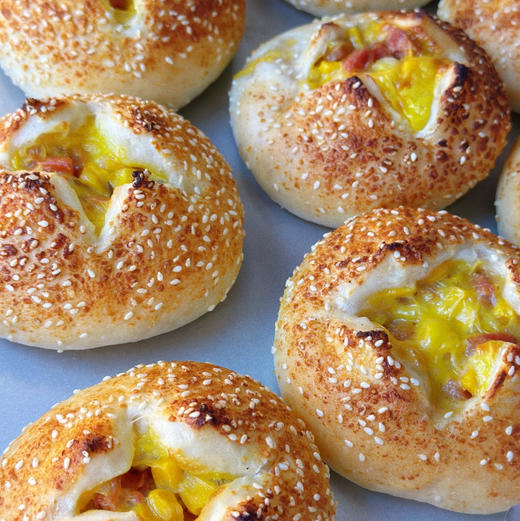 芝士玉米包(约8点半出炉）猪肉爆汁肠 商品图0