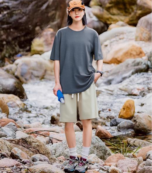 男女同款！【Schenvega--情侣款山系机能休闲套装】迪桑平纹凉感舒适面料 薄荷防晒防蚊速干 吸湿透气耐磨抗起球 宽松版型遮肉显瘦高弹力 夏日通勤户外休闲百搭 商品图3