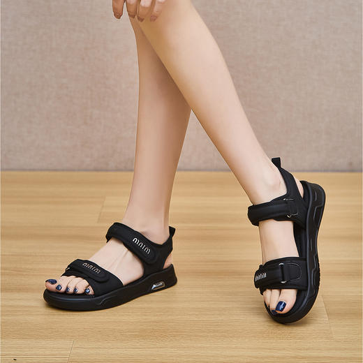 经典鲨2025夏季新品百搭简约平底露趾魔术贴沙滩运动凉鞋女KW160-529211 商品图1