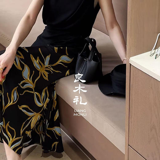 【预售7天】美丽诺羊毛上衣&缎面印花半裙866065 商品图3