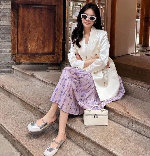 【意大利设计师品牌】JURLIEDI茱莉缇独家定制天然高支苎麻A字中长款半身裙  版型遮肉显瘦 上身随意慵懒  独家定染工艺 
 色彩饱满鲜艳 商品图1