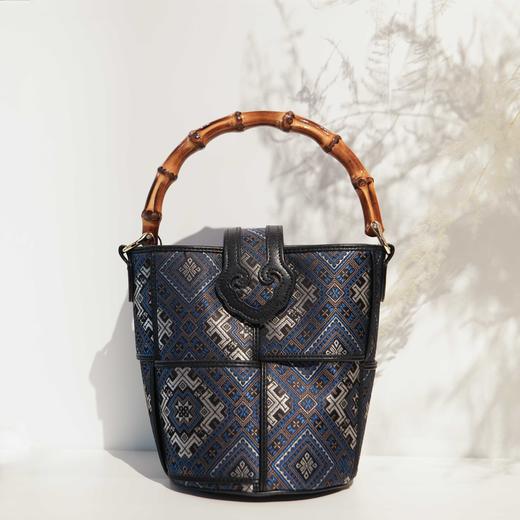 壮锦-黑色四燕纹水桶手提包 商品图0