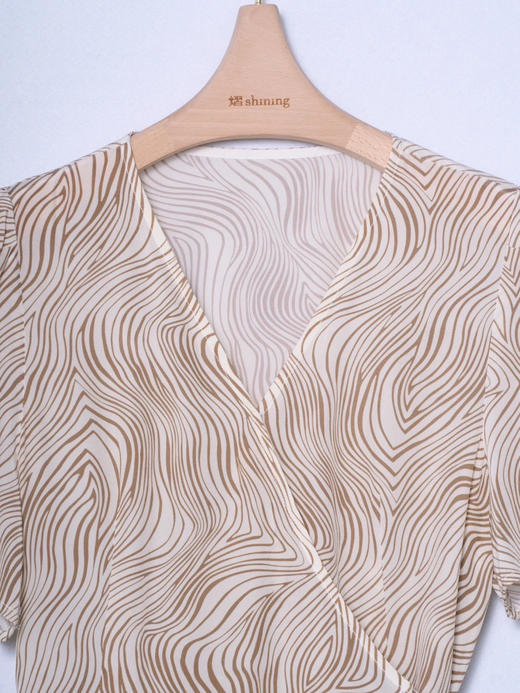 女士V领短袖真丝茶歇裙 商品图1