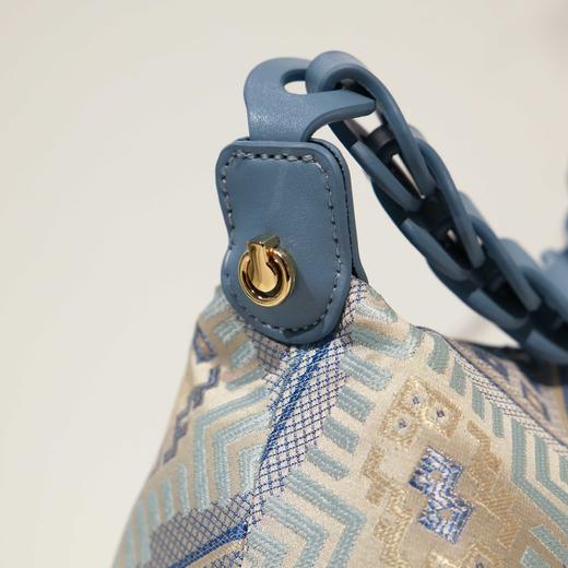 壮锦-米色蟒龙纹小手提包 商品图3