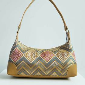 壮锦-杏黄色几何纹单肩包