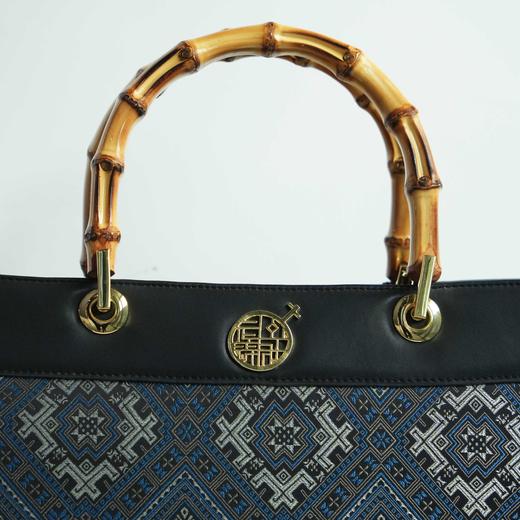 壮锦-酒红色万寿纹竹节手提大包 商品图3