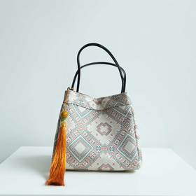 壮锦-粉色四燕纹四方包