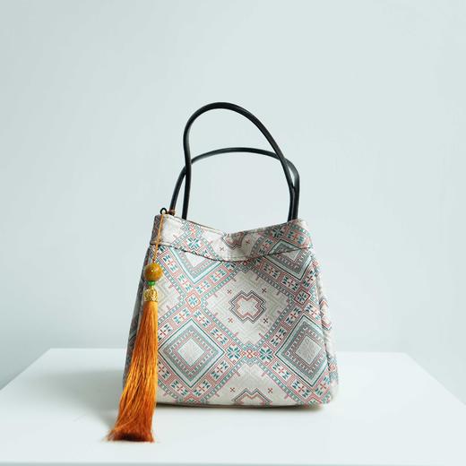 壮锦-粉色四燕纹四方包 商品图0