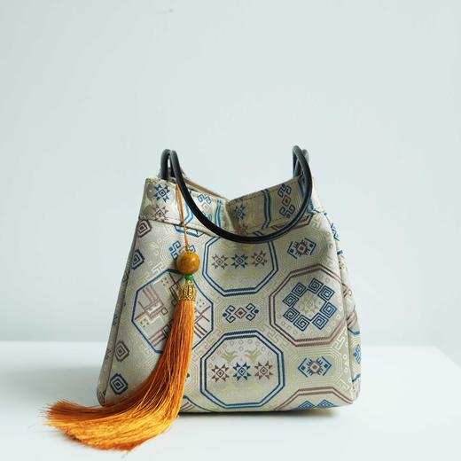 壮锦-粉色四燕纹四方包 商品图4