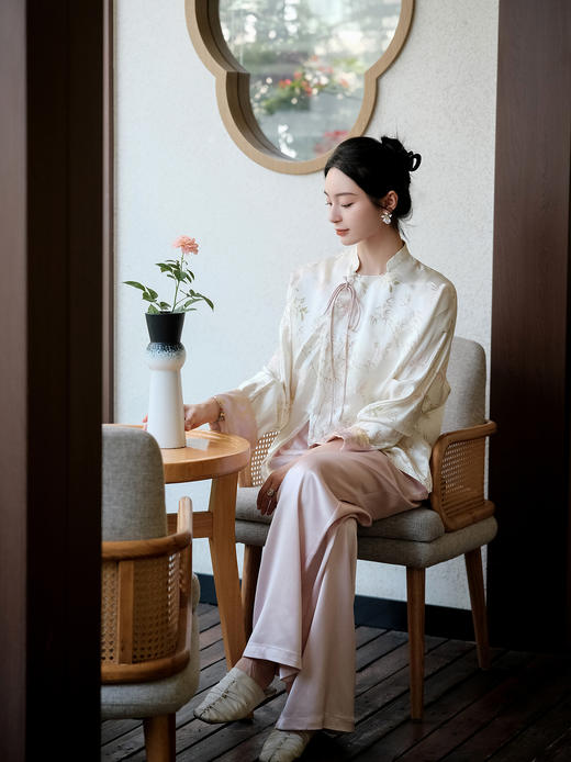 瑕疵|盛唐牡丹 |文竹戏蝶真丝提花上衣[特价品](特殊商品不退不换) 商品图2