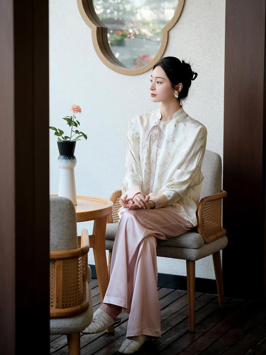 瑕疵|盛唐牡丹 |文竹戏蝶真丝提花上衣[特价品](特殊商品不退不换) 商品图3