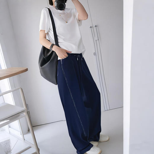 男女同款！【Schenvega--情侣款凉感仿牛仔弯刀裤】触感丝滑软糯 遮肉显瘦 修饰腿型 商品图4