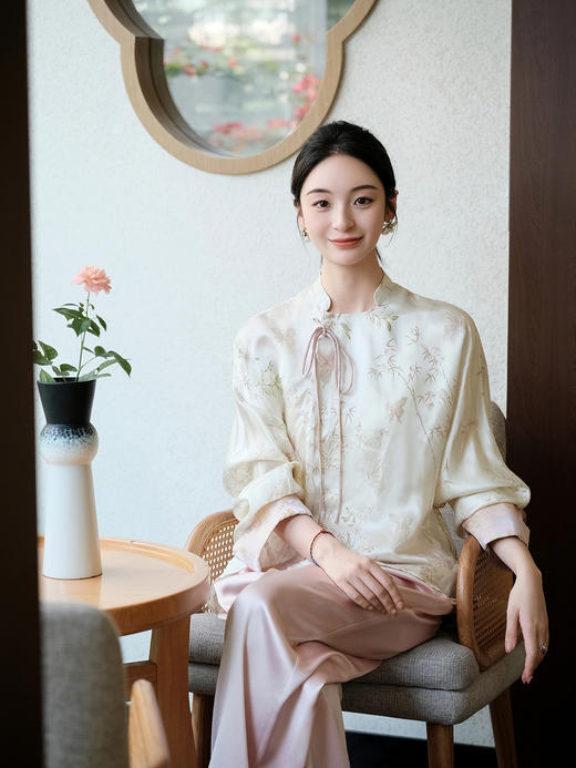 瑕疵|盛唐牡丹 |文竹戏蝶真丝提花上衣[特价品](特殊商品不退不换) 商品图1