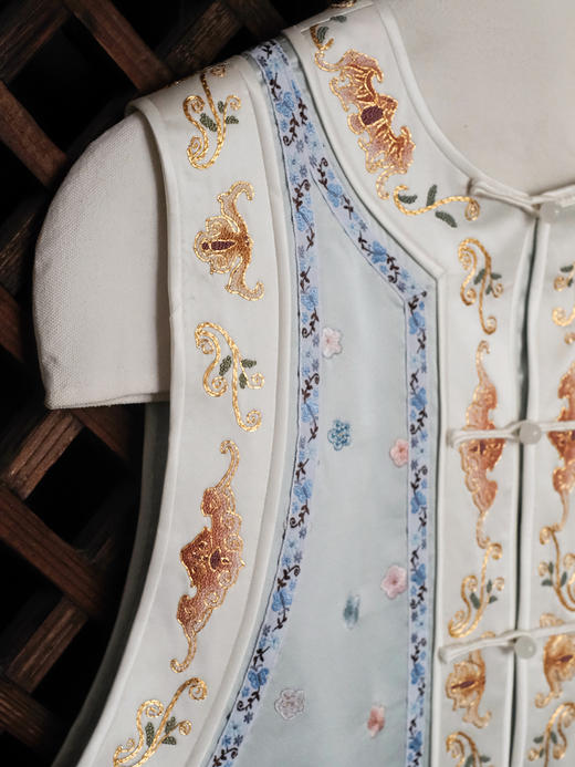 盛唐牡丹大师系列| 繁花似锦重缎手绣马甲 商品图3