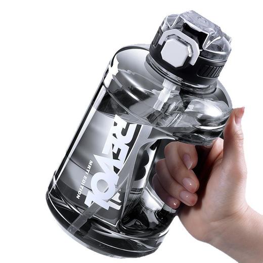 【夏日续航神器🔥】超大容量运动水壶💧2600ML巨能装！防摔耐高温，健身房&户外必备   食品级耐高温塑料吸管水杯 商品图3