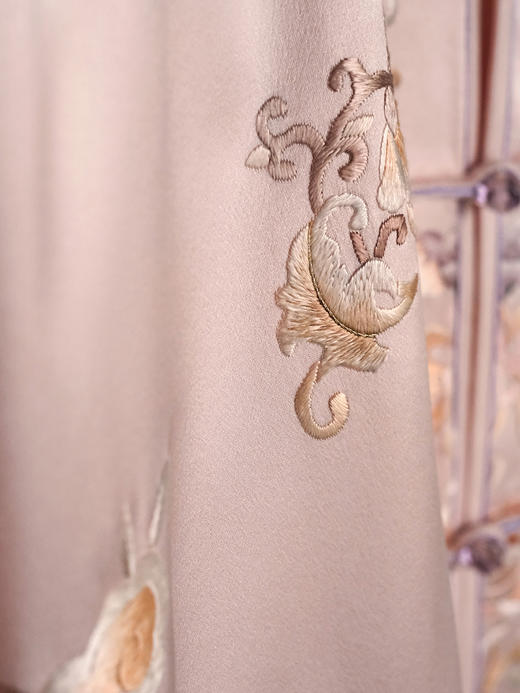 盛唐牡丹大师系列| 重工江崖海水纹外套-红梅粉 商品图3