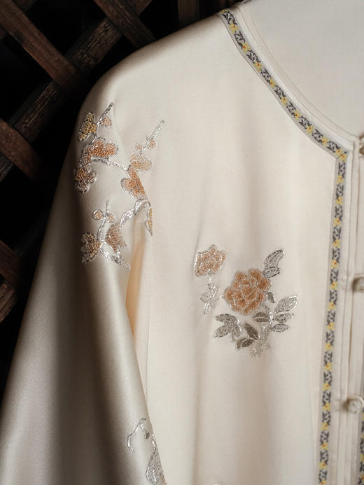 盛唐牡丹大师系列| 重工盘银江崖海水纹外套 商品图8