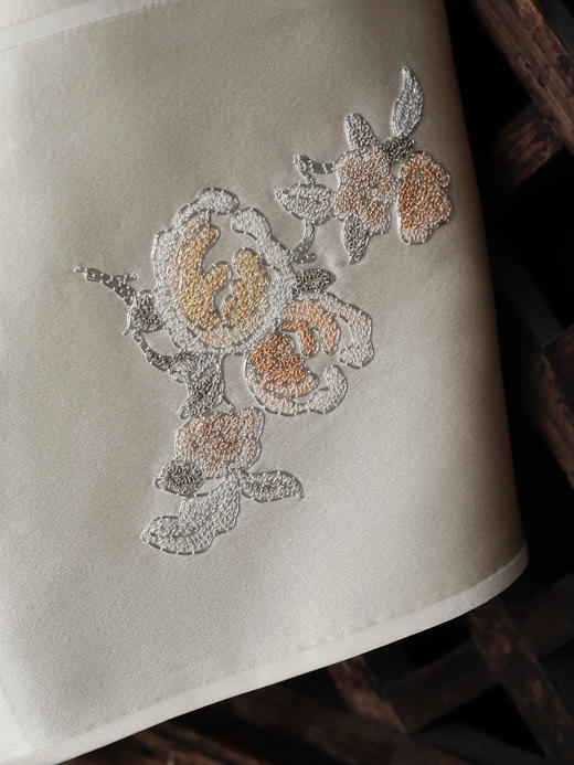 盛唐牡丹大师系列| 重工盘银江崖海水纹外套 商品图6