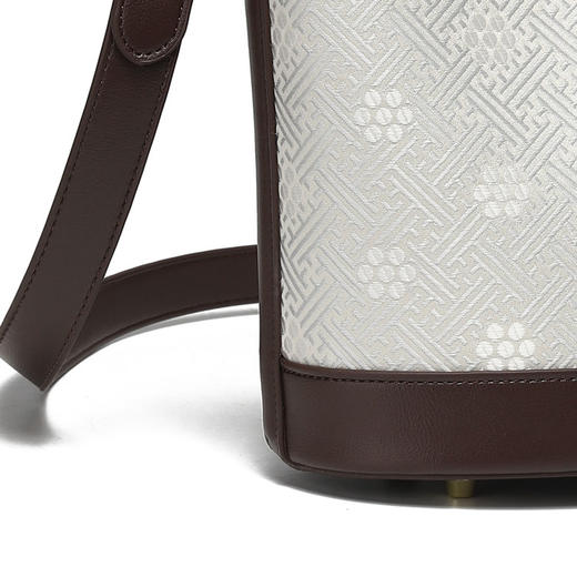 壮锦-故宫纹水桶包 商品图2