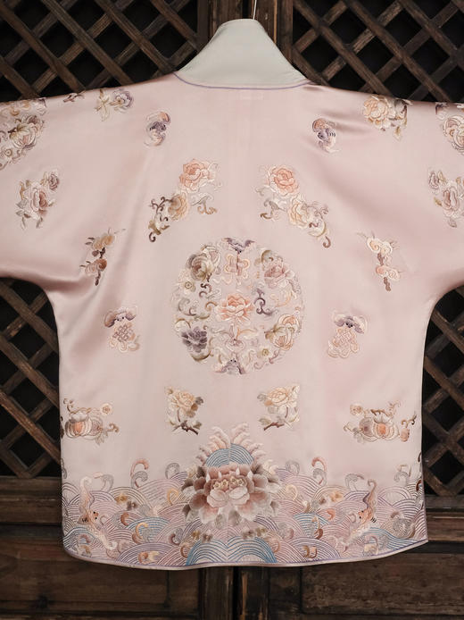 盛唐牡丹大师系列| 重工江崖海水纹外套-红梅粉 商品图4