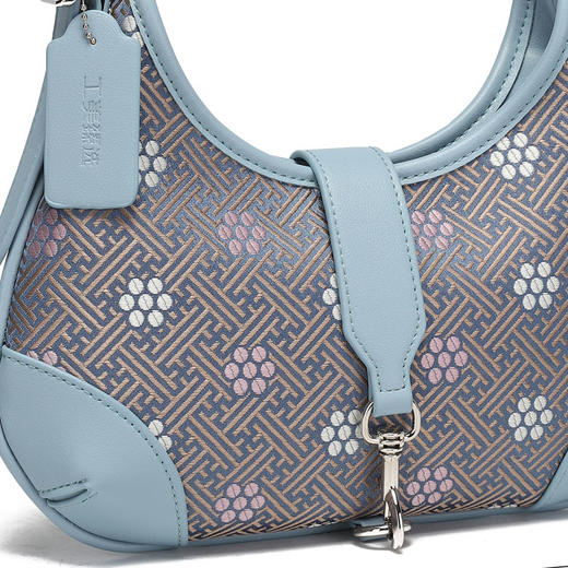 壮锦-踏雪寻梅月亮包 商品图2