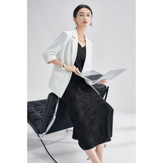 米思阳2025夏季新款通勤优雅提花连衣裙立体剪裁百搭吊带裙女1850 商品图1