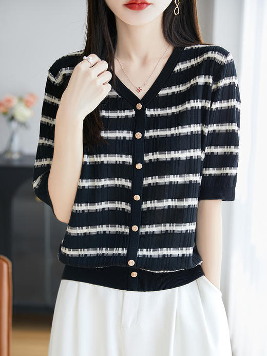 板绘小香风条纹V领针织短袖 莱赛尔材质冰丝凉爽 轻奢小香风气质 轻薄透气 显瘦百搭 商品图4