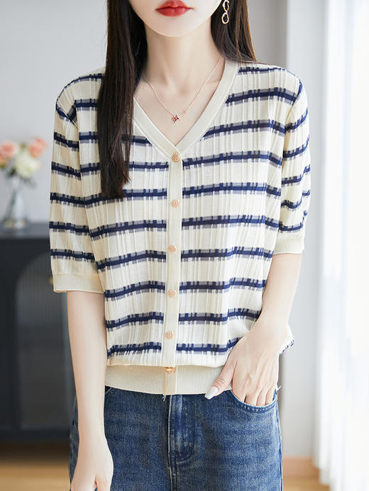 板绘小香风条纹V领针织短袖 莱赛尔材质冰丝凉爽 轻奢小香风气质 轻薄透气 显瘦百搭 商品图5