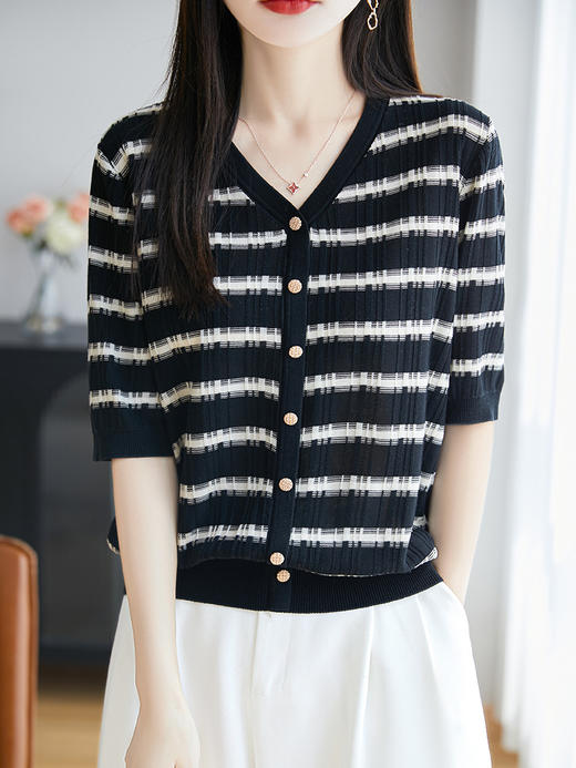 板绘小香风条纹V领针织短袖 莱赛尔材质冰丝凉爽 轻奢小香风气质 轻薄透气 显瘦百搭 商品图3