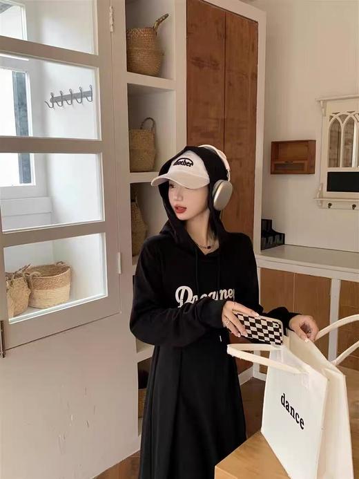 【诗铭洛可】XC7664连衣裙长袖连帽字母中裙 商品图4