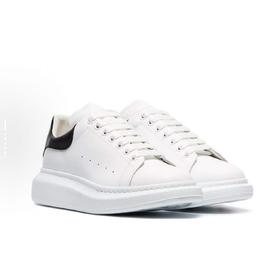 Alexander McQueen亚历山大麦昆 Oversized Sneaker 光滑小牛皮 低帮 时尚板鞋 男款 黑白