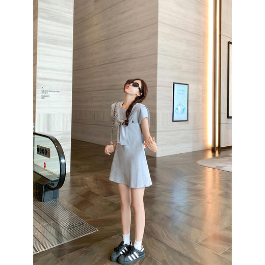 <曾小咸推荐>两色老钱风T恤裙带披肩款连衣裙 商品图2