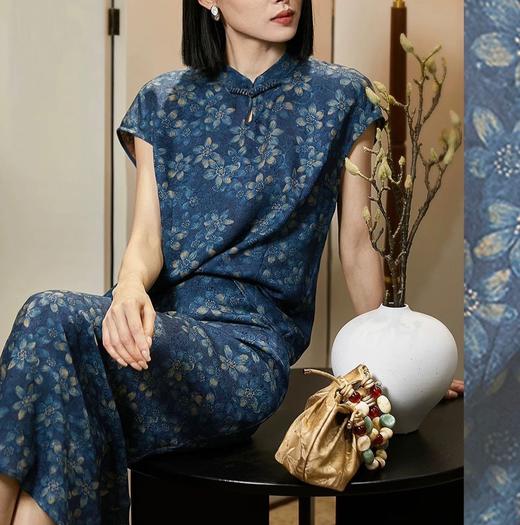 MAX.GLOREA国风国韵 双面提花印花 蓝色复古桑蚕服 繁盛花卉 层次丰富细腻 商品图0
