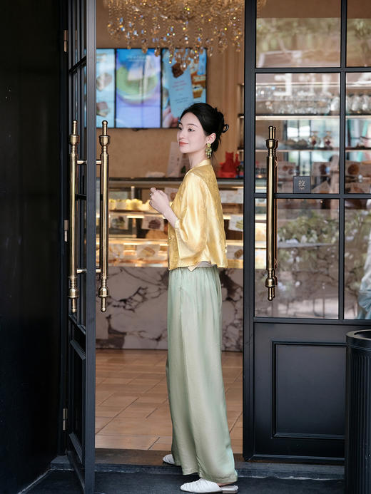 盛唐婧| 新中式真丝绡花苞盘扣小外套开衫 商品图5