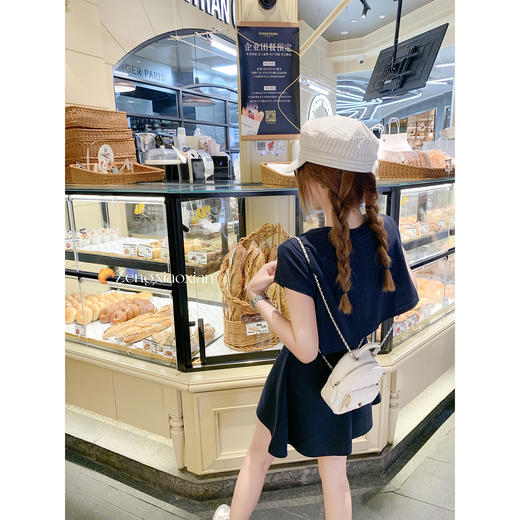 <曾小咸推荐>两色老钱风T恤裙带披肩款连衣裙 商品图4