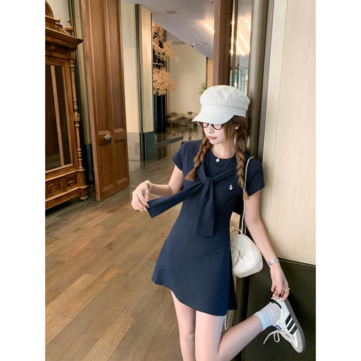 <曾小咸推荐>两色老钱风T恤裙带披肩款连衣裙 商品图3