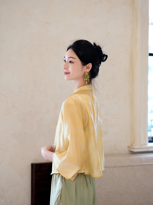 盛唐婧| 新中式真丝绡花苞盘扣小外套开衫 商品图3