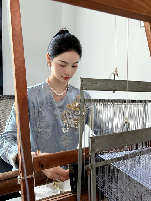 盛唐牡丹|雾霾蓝仙山飞鹤串珠女上衣 商品图0