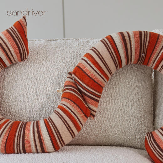 羊绒异形“S"抱枕 SJF97P724N 商品图3