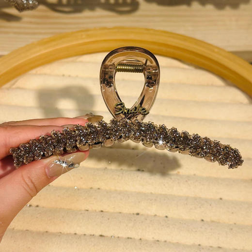 雀说韩版水钻字母抓夹大号高级感盘发鲨鱼夹后脑勺发量多爪夹发夹头饰AL089 商品图3