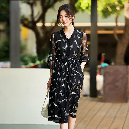 丁摩夏季新品女装V领蝴蝶印花花边真丝连衣裙配腰带气质显瘦AL90192 商品图3