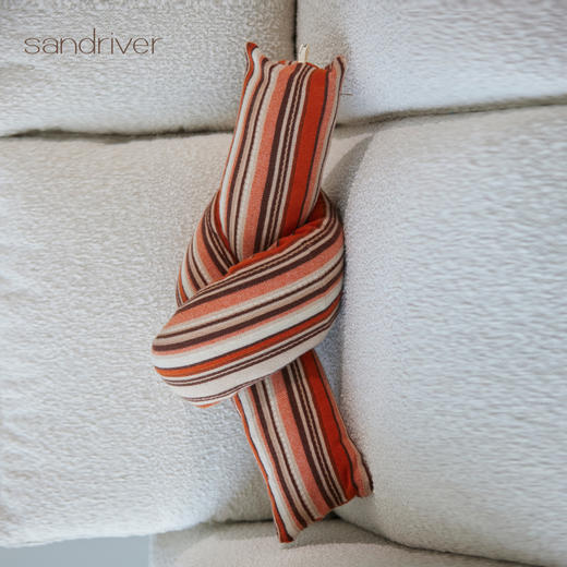 羊绒一字异形抱枕 SJF97P725N 商品图2