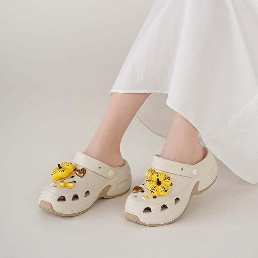 【夏季新款】西村名物2025年夏季新款舒适厚底包趾后空拖鞋T25AH16451 商品图2