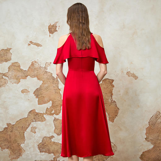 EITIE爱特爱高级优雅荷叶边收腰露肩礼服连衣裙夏新款8277904 商品图4