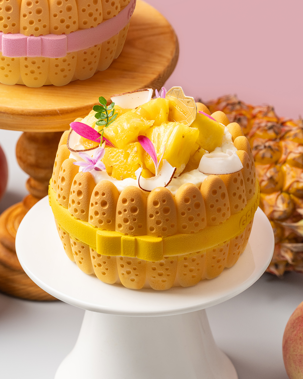 鲜果夏洛特凤梨慕斯生日蛋糕