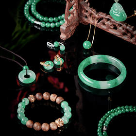 只此青绿·非洲翠玉专场 ，一抹浓翠腕间藏，春景熙熙，只此青绿【G】