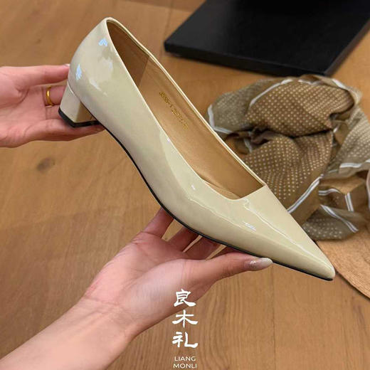 【不换不退】 良木礼牛漆皮低跟单鞋（3555-1） 商品图1