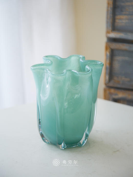 绿色异形花瓶 商品图0