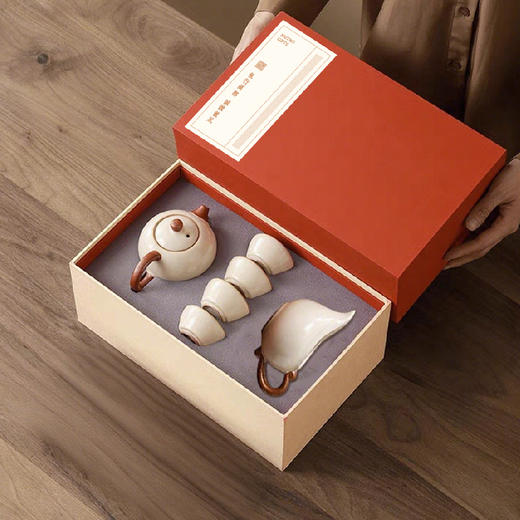 【地铁礼物】汝窑茶具礼盒清雅上新/汝窑茶具套装(公道杯)/礼盒装/一壶一杯四盏 商品图1