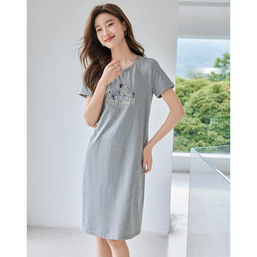 【五折购】熙世界夏装新款重工蝴蝶戏花图中长T恤直筒连衣裙女宽松裙子 商品图0